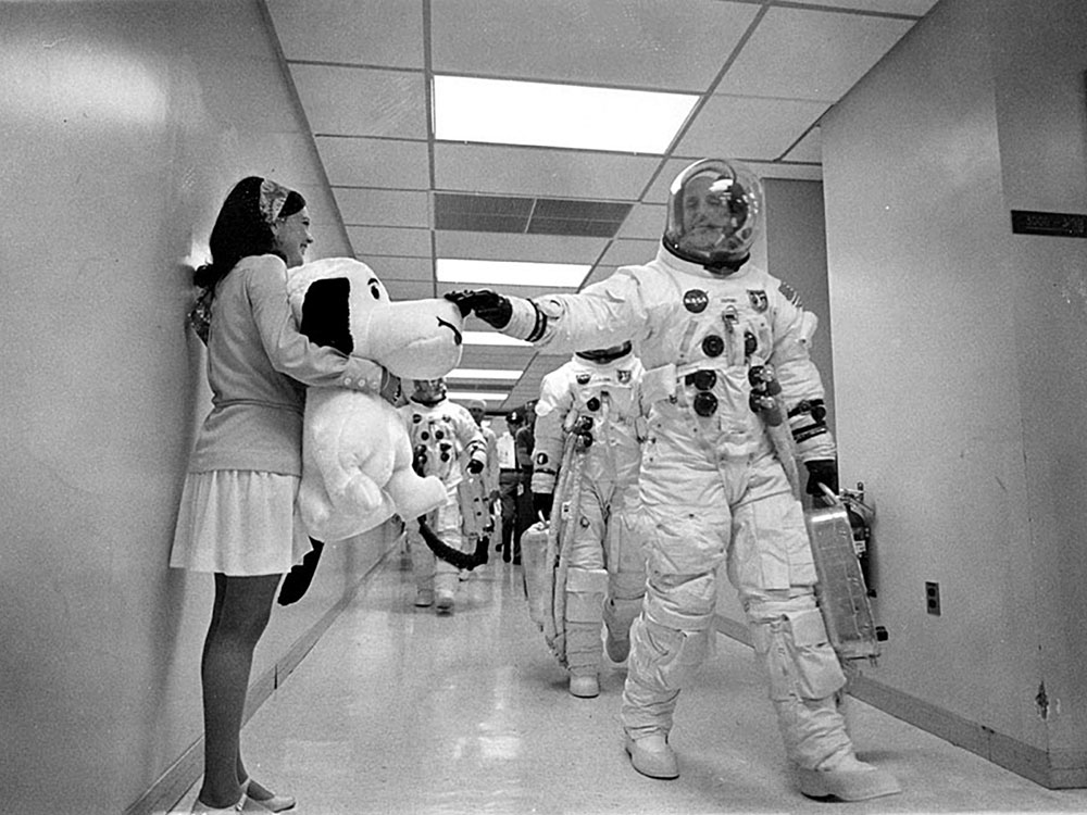 Apollo 10 Commander Tom Stafford waves good bye to Snoopy, the Apollo 10 mascot. 