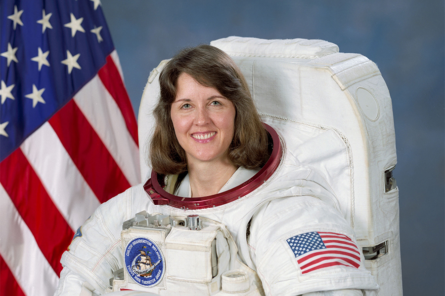 Женщина космонавт фото. Женщина космонавт. Девушка астронавт. Женщины космонавтки Америка.