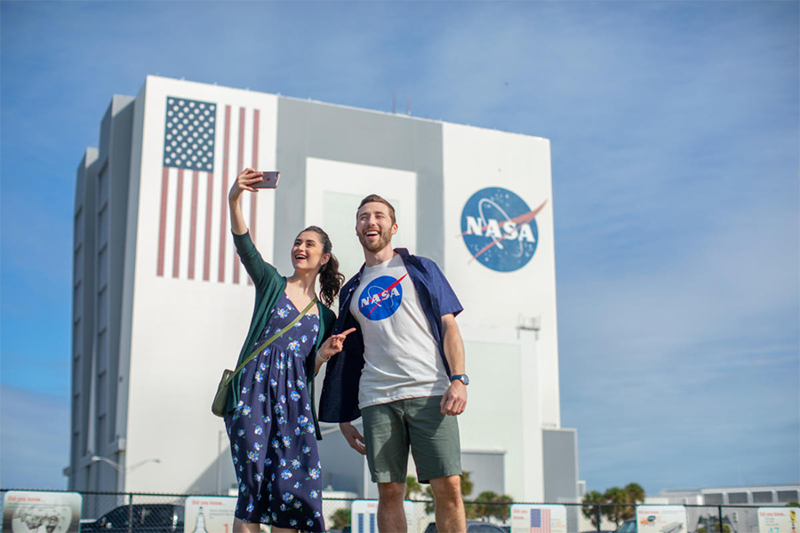 explore_tour_couple_in_front_of_vab