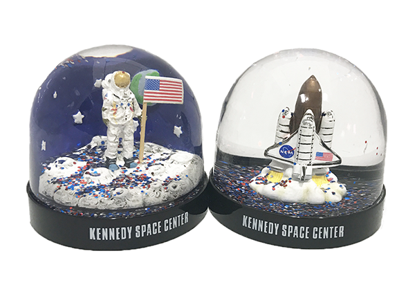 Boules à neige Astronaute et Navette disponibles à la boutique de l'espace