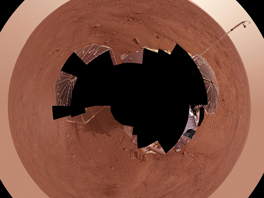 Tirada pela sonda Phoenix Mars Lander da NASA, ela combina mais de 400 imagens da região mais ao norte do Planeta Vermelho.
