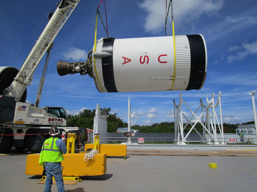 Trabalho de restauração do foguete Saturn 1B, o último foguete Saturn IB configurado para voo remanescente da NASA 