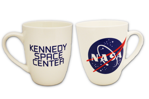 Caneca com o logotipo da NASA Meatball disponível na Space Shop