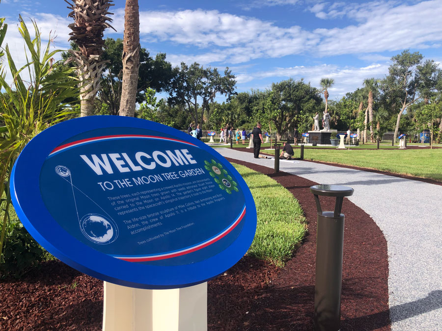 阿波罗/土星五号中心月树园中的标志牌
